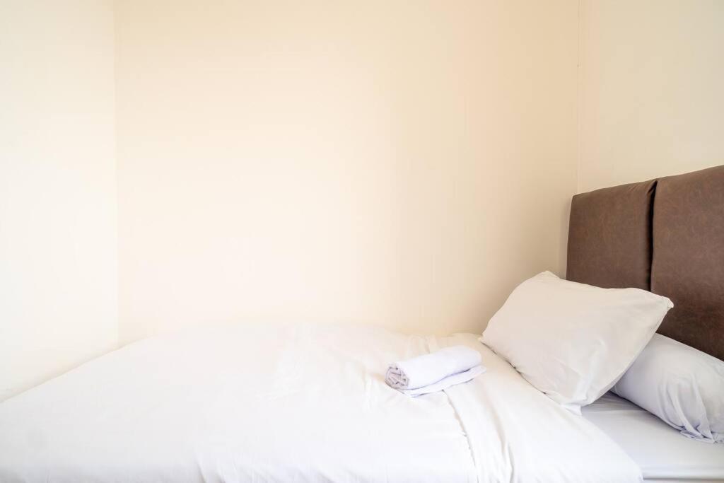 Elegance 2br @ Bassura East /netflix